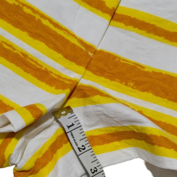 Trina Turk‎ Striped Shorts White Yellow Orange Casual Summer Women's Size 0 - Picture 4 of 8